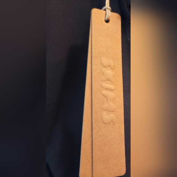 SKIMS Sleek Black Molded Underwire Shapewear Bodysuit- FITS SDD- SOLD OUT ONLINE - Picture 3 of 11